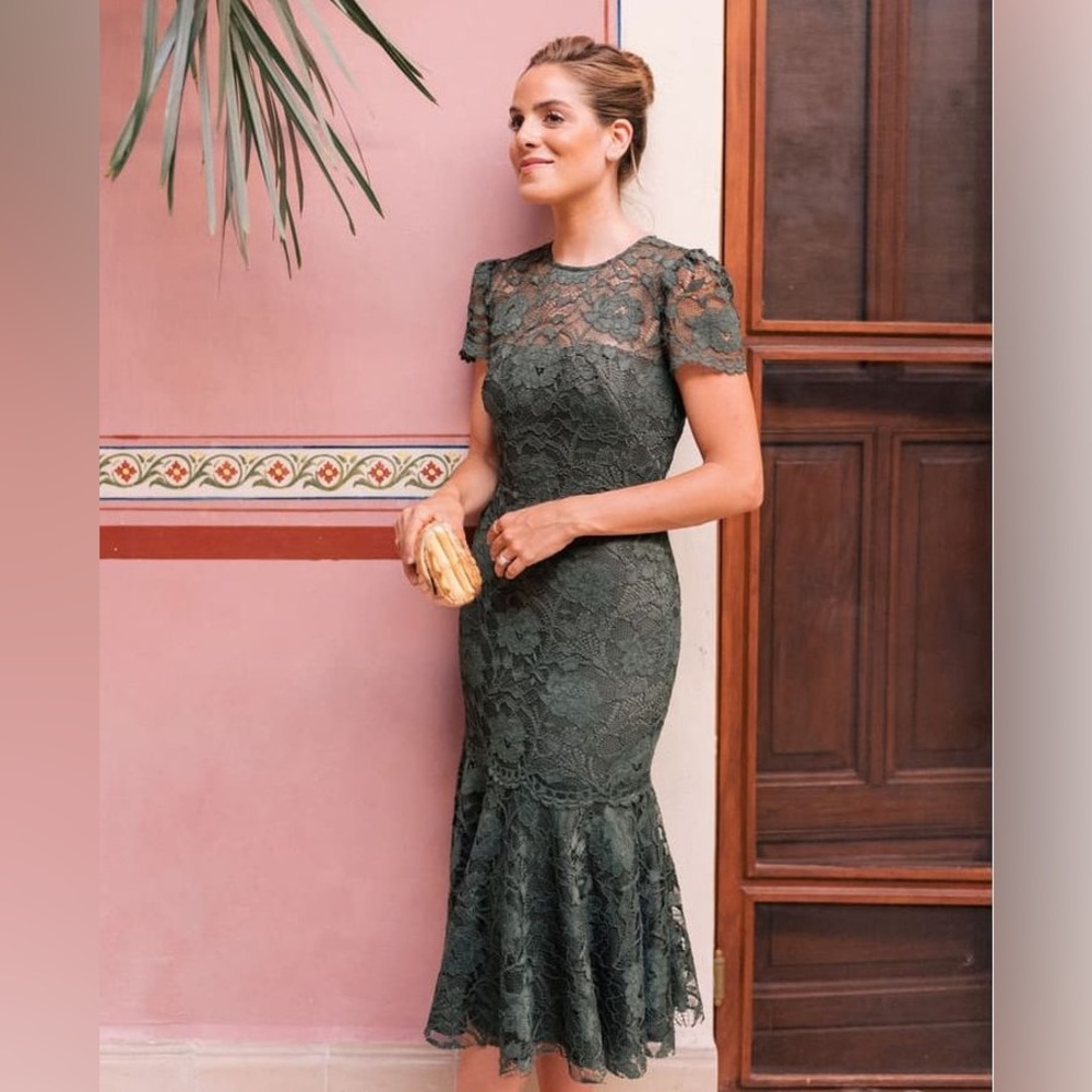 Gal Meets Glam Eve Lace Midi Lace Dress